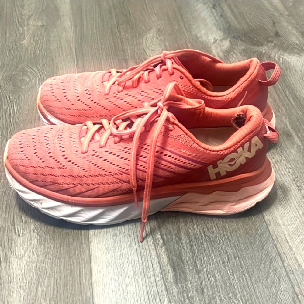 ✅️SOLD - Hoka Arahi 4 size 9 *READ* **FINAL!**